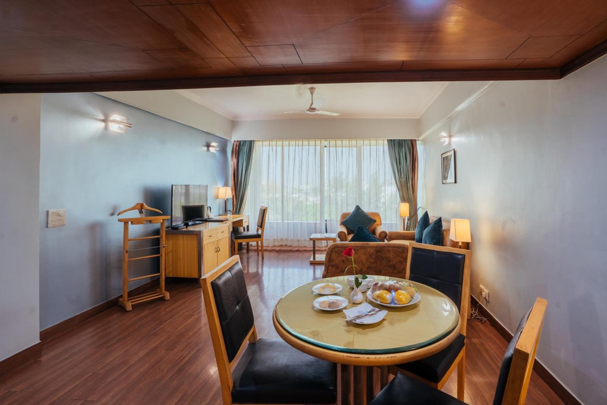 The Piccadily Hotel 5*