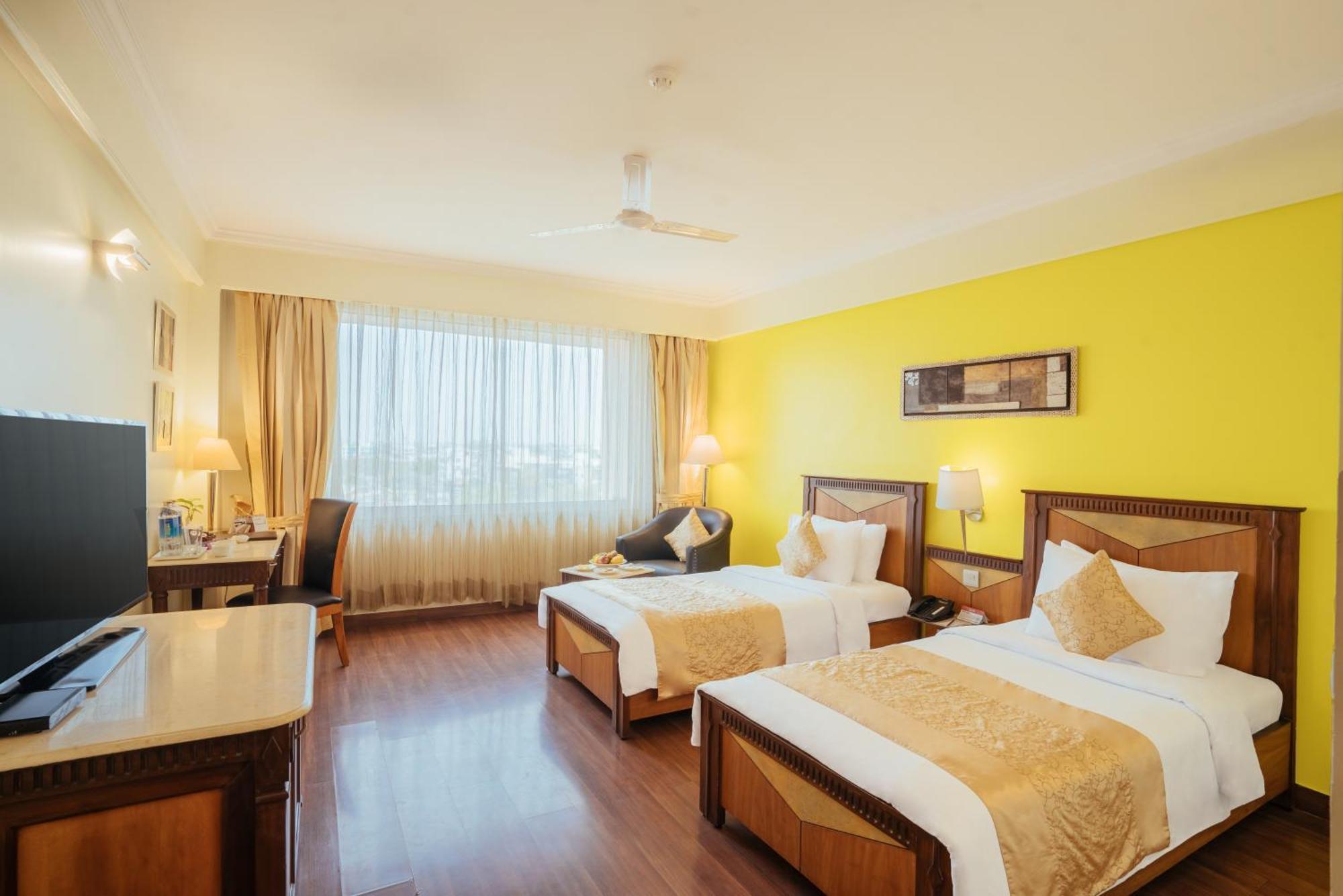 Hotel The Piccadily Lucknow