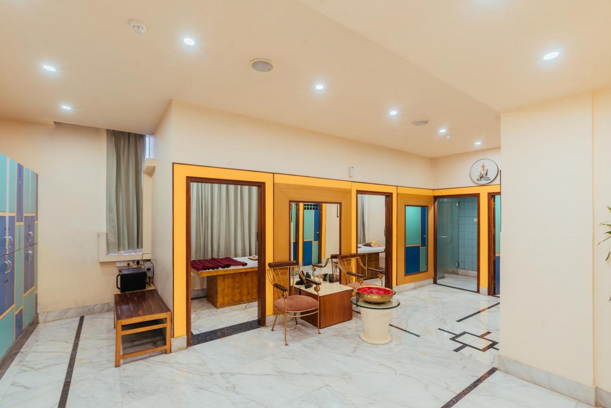 Hotel The Piccadily Lucknow